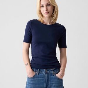 NWT Gap Modern Crewneck T-Shirt